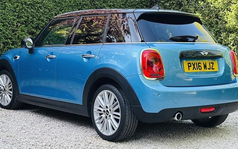 Begagnad Mini Cooper Hatch 136 HK (100 kW) 2017 Halvkombi
