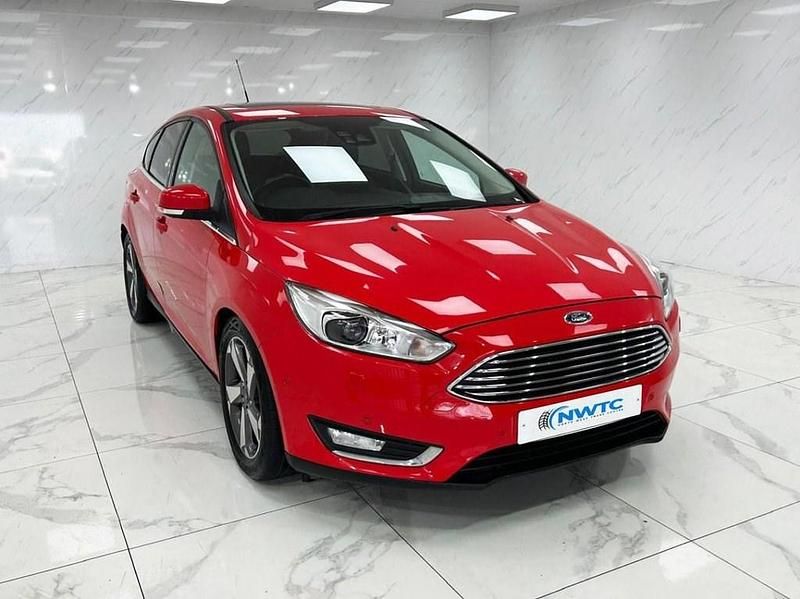 Used Ford Focus Titanium X 182 HP (133 kW) 2016 Red Hatchback