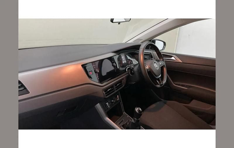 Used VW Polo SE 95 HP (69 kW) 2019 Silver Hatchback