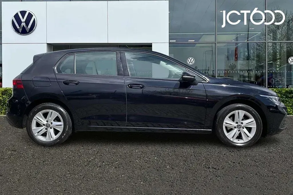 Used VW Golf VIII Life 130 HP (95 kW) 2023 Black Hatchback