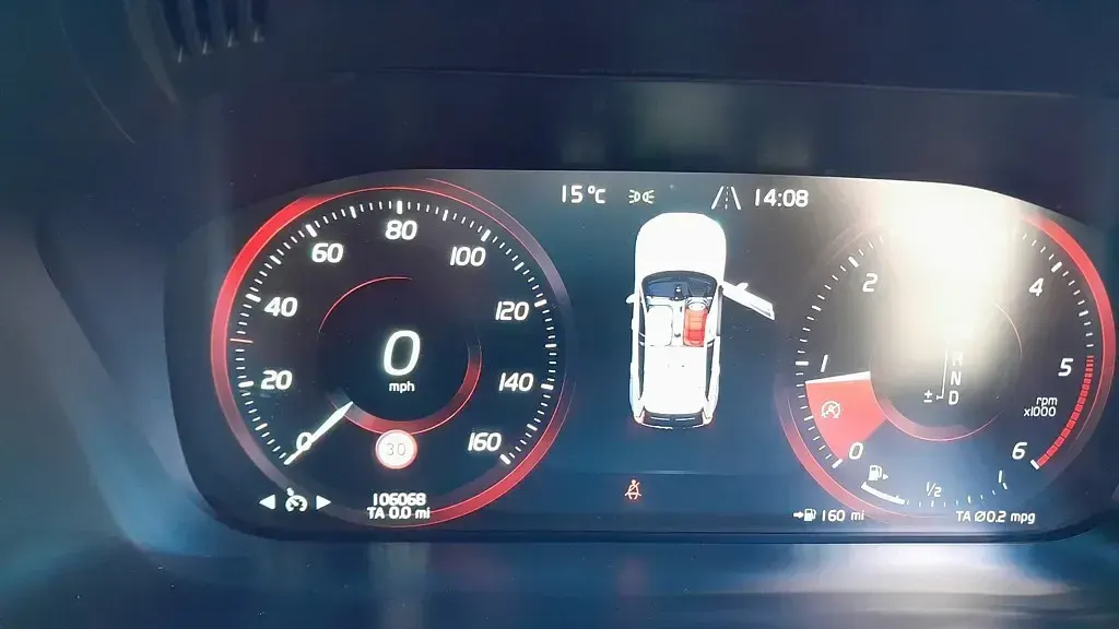 Used Volvo XC60 Inscription 235 HP (172 kW) 2018 White SUV