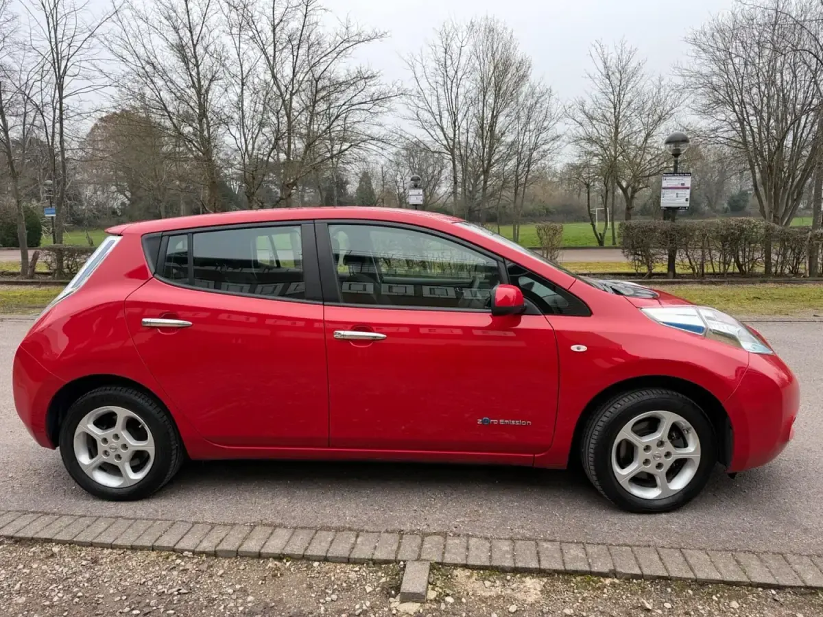 Gebraucht Nissan Leaf Acenta 80 kW (109 PS) 2017 Rot Kleinwagen
