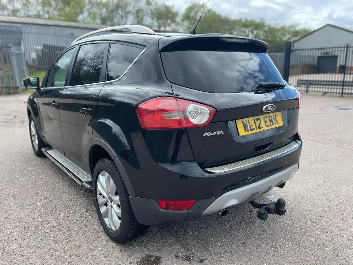 Usado Ford Kuga Titanium 163 CV (119 kW) 2012 Negro SUV