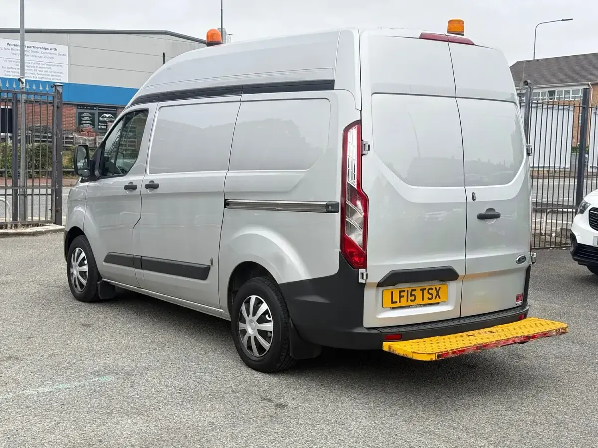 Used Ford Transit Custom 100 HP (73 kW) 2015 Silver Van