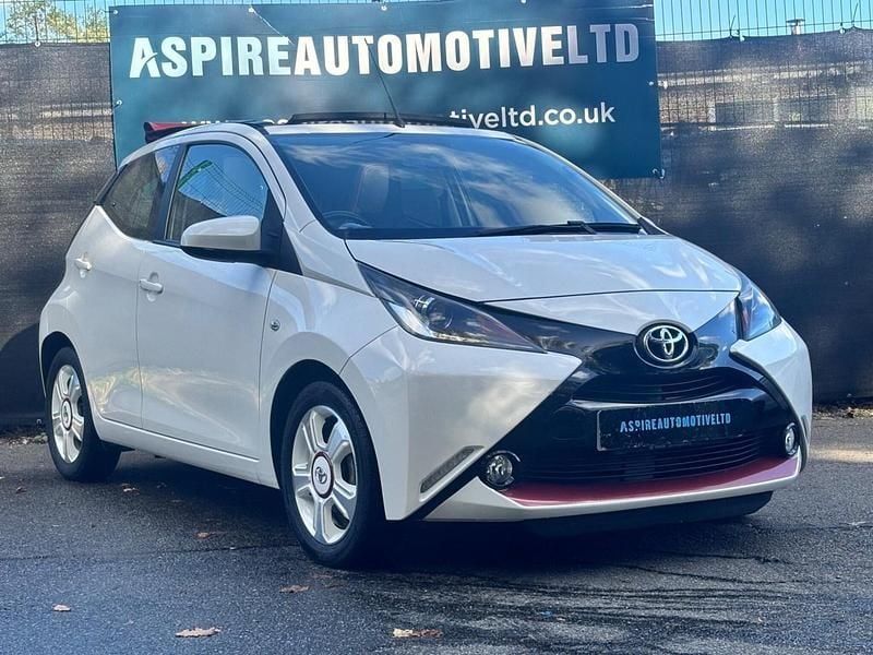White Used 2017 Toyota Aygo Hatchback | £7,495 (Fair price) - Image 1/4