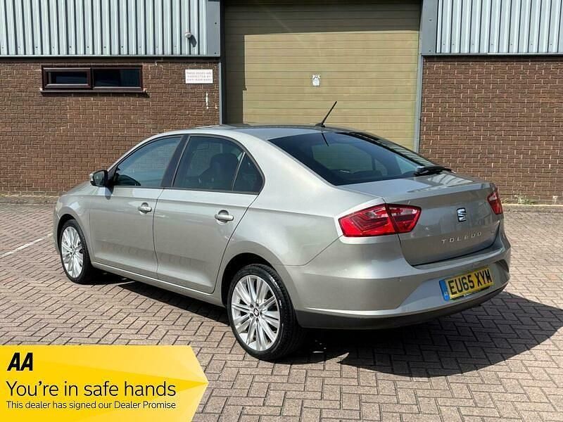 Begagnad Seat Toledo Style 110 HK (80 kW) 2015 Beige Halvkombi