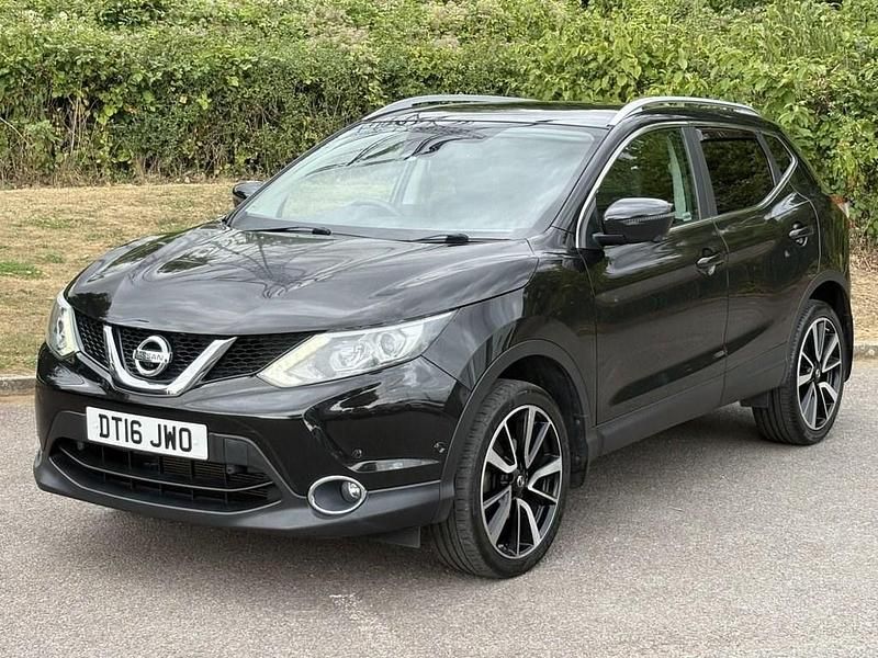 Black Used 2016 Nissan Qashqai Tekna SUV | £10,300 (Fair price) - Image 1/4