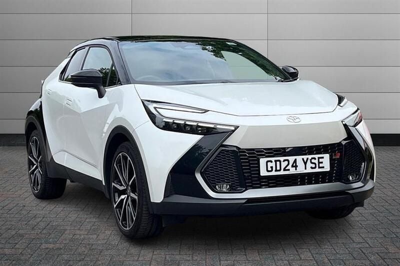 Platinum white Used 2024 Toyota C-HR Sport SUV | £32,195 (Fair price) - Image 1/4