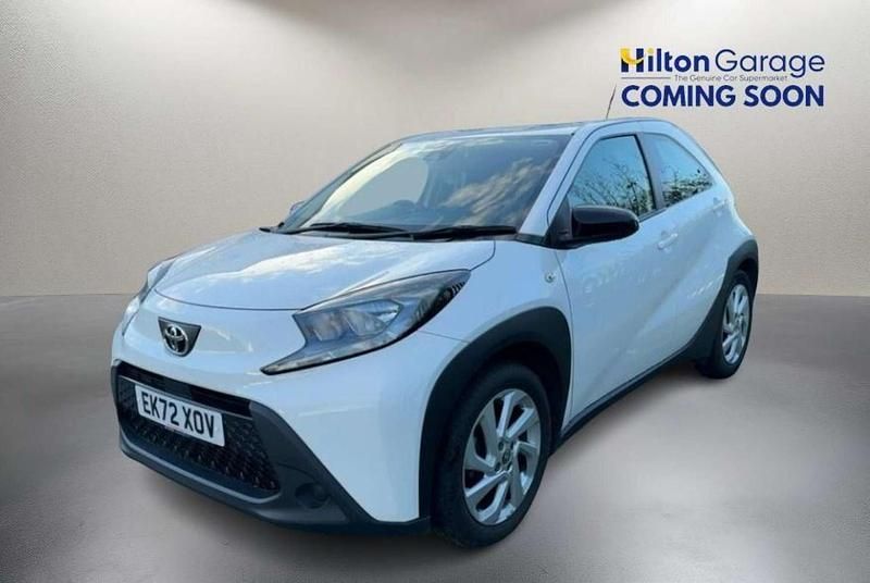 Used Toyota Aygo X PURE 72 HP (52 kW) 2022 White SUV