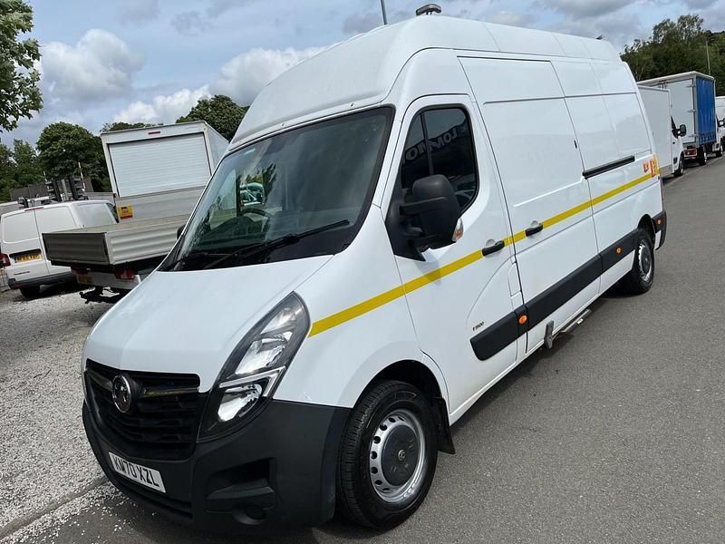 Used Vauxhall Movano Edition 135 HP (99 kW) 2020 White MPV