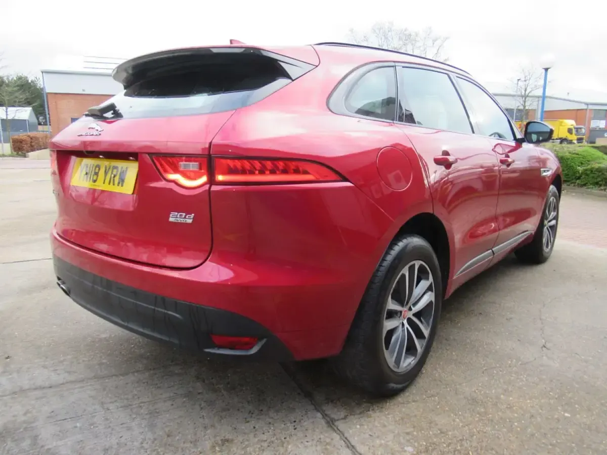 Second-hand Jaguar F-Pace R-Sport 2018 Roșu SUV