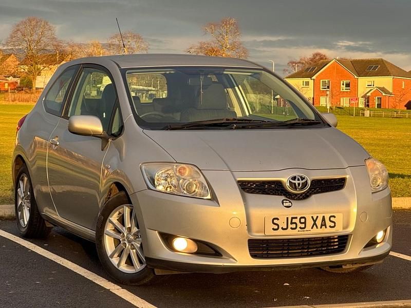 Used Toyota Auris 101 HP (74 kW) 2009 Silver Hatchback