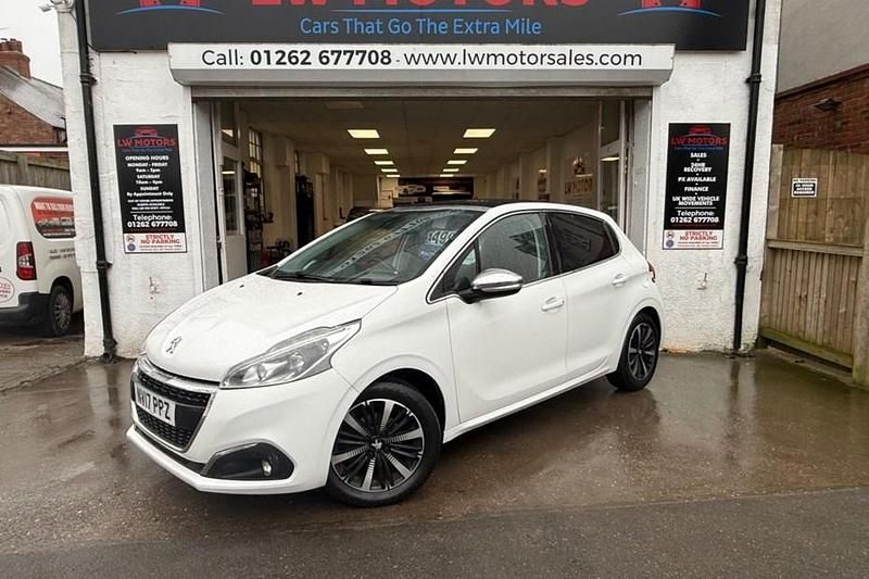 Used Peugeot 208 Allure Premium 2017 White Hatchback