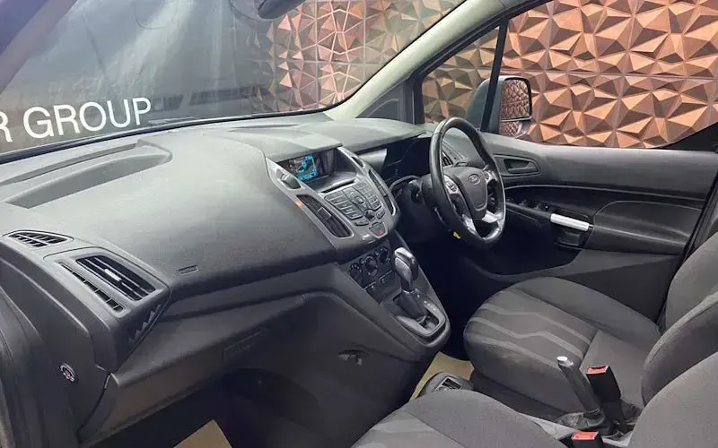 Used Ford Tourneo Connect Zetec 120 HP (88 kW) 2017 Silver MPV
