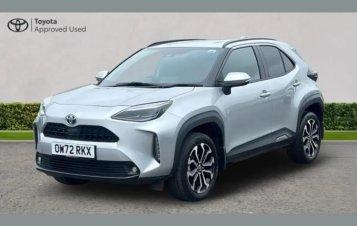 Used Toyota Yaris Cross Design 113 HP (83 kW) 2023 Silver SUV