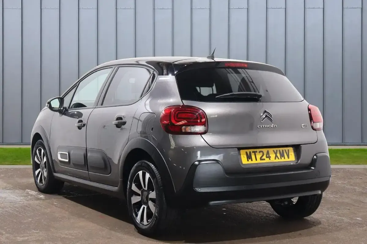 Używany Citroën C3 PureTech 82 KM (60 kW) 2024 Szary Hatchback