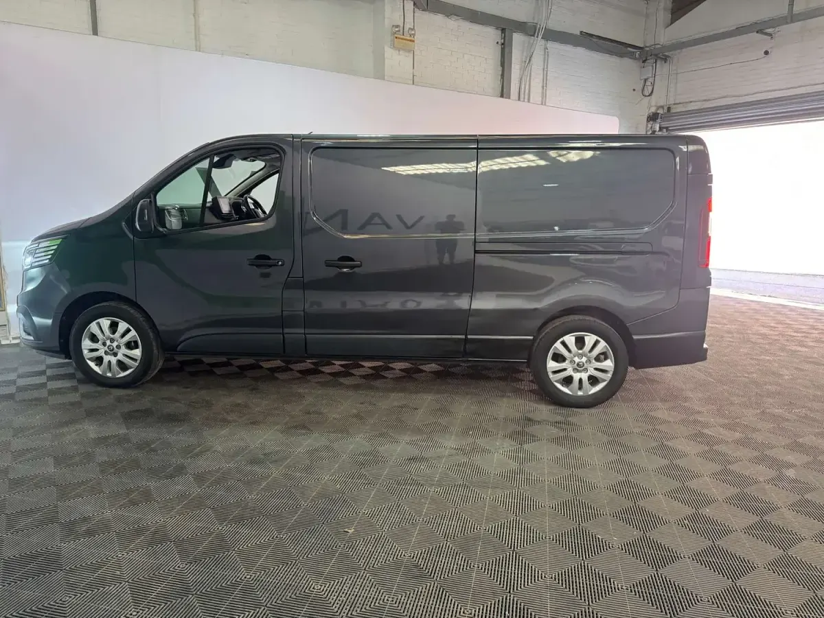 Used Renault Trafic 2023 Grey MPV