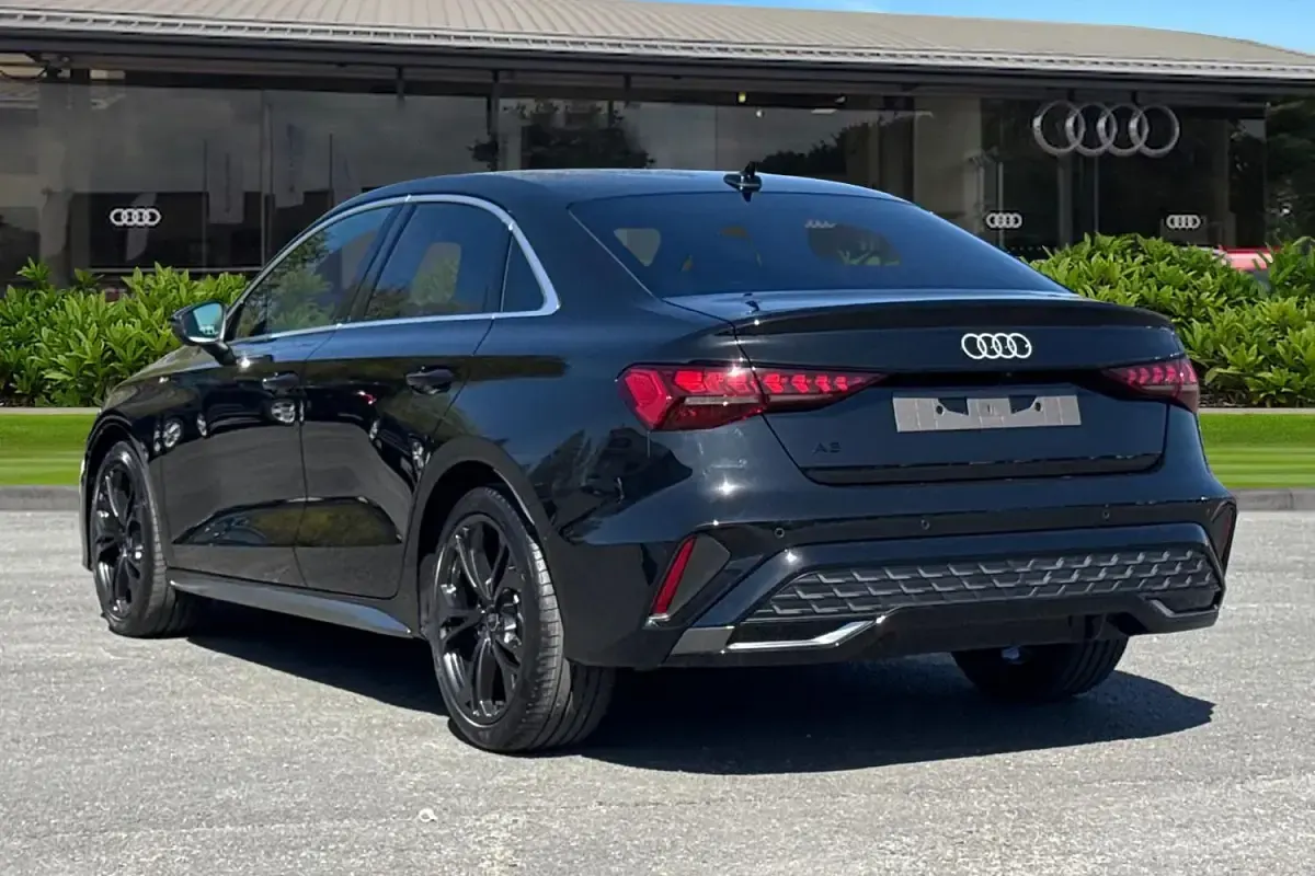 Ny Audi A3 S-Line 2026 Svart Sedan