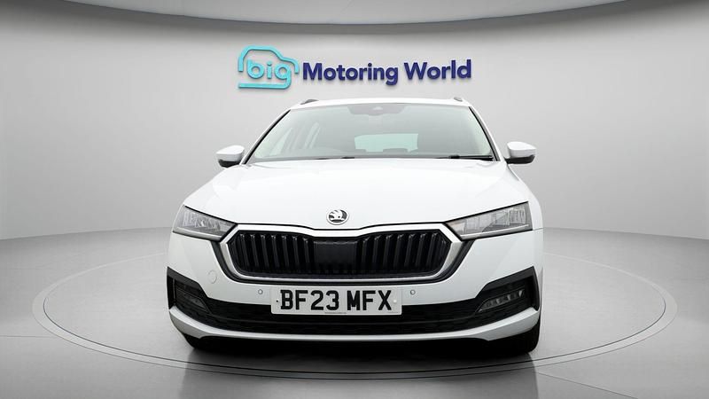 Used Skoda Octavia SE Technology 110 HP (80 kW) 2023 White Estate