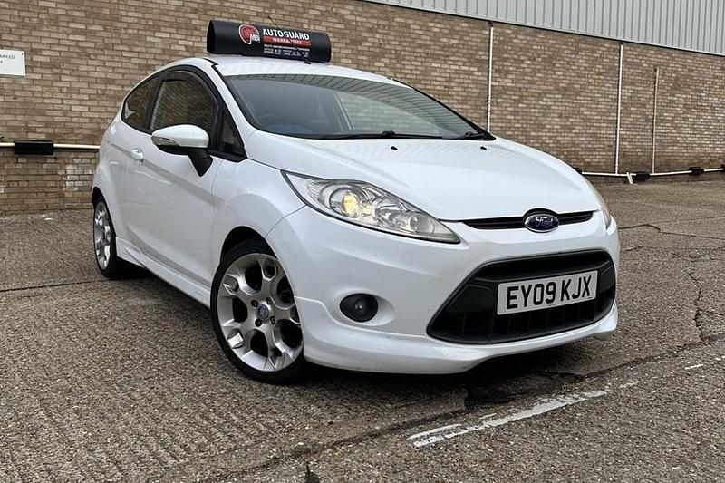 White Used 2009 Ford Fiesta Zetec Hatchback | £2,500 (Fair price) - Image 1/1