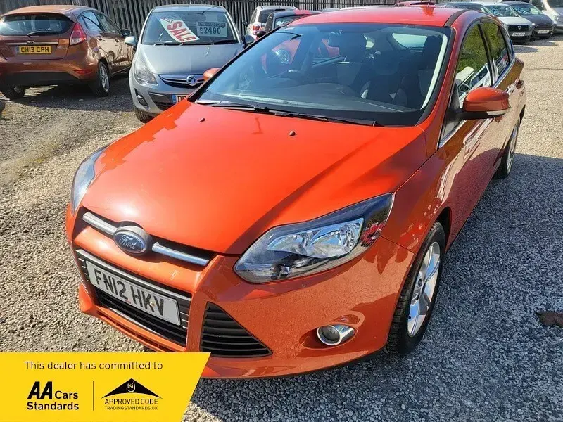 Used Ford Focus Zetec 125 HP (91 kW) 2012 Red Hatchback