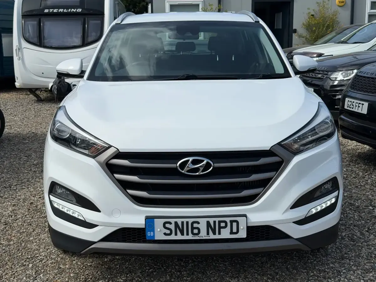 Used Hyundai Tucson SE 134 HP (98 kW) 2016 White SUV