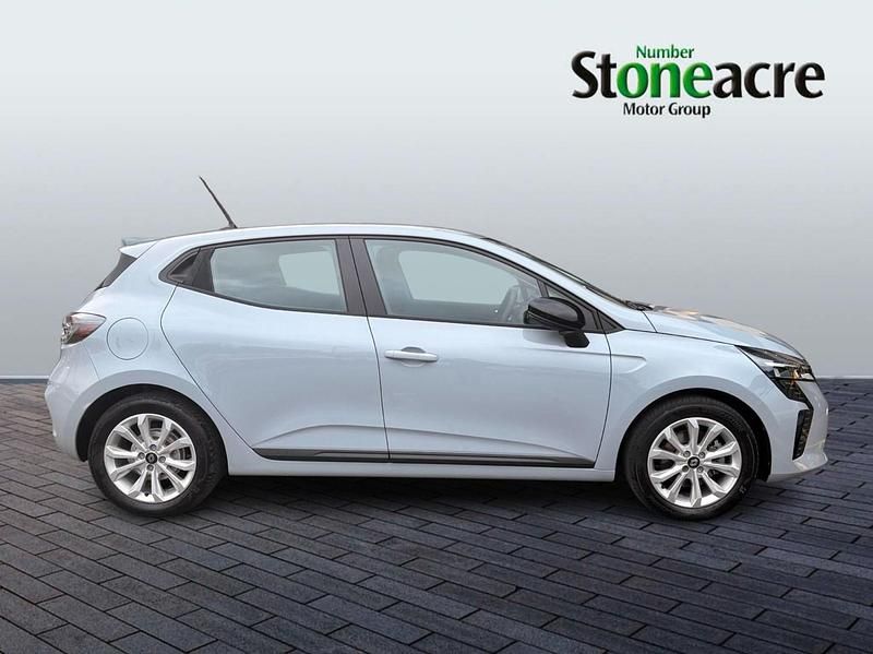 Used Renault Clio V Evolution 140 HP (102 kW) 2024 Grey Hatchback