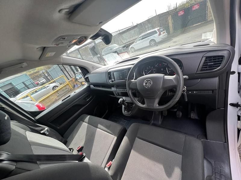 Used Vauxhall Vivaro 100 HP (73 kW) 2023 White MPV