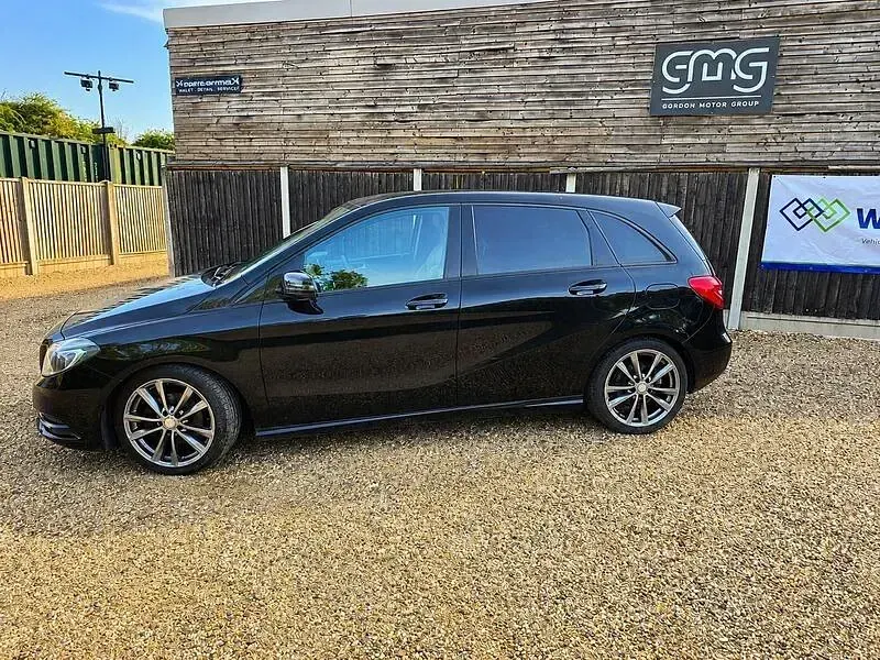 Used Mercedes B180 122 HP (89 kW) 2014 Black Hatchback