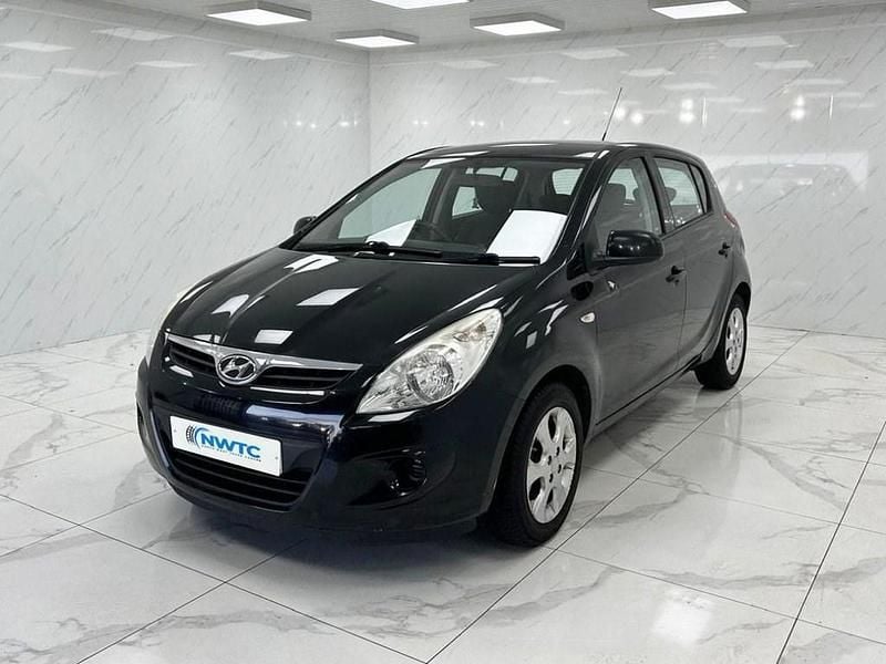 Used Hyundai i20 Comfort 77 HP (56 kW) 2011 Black Hatchback