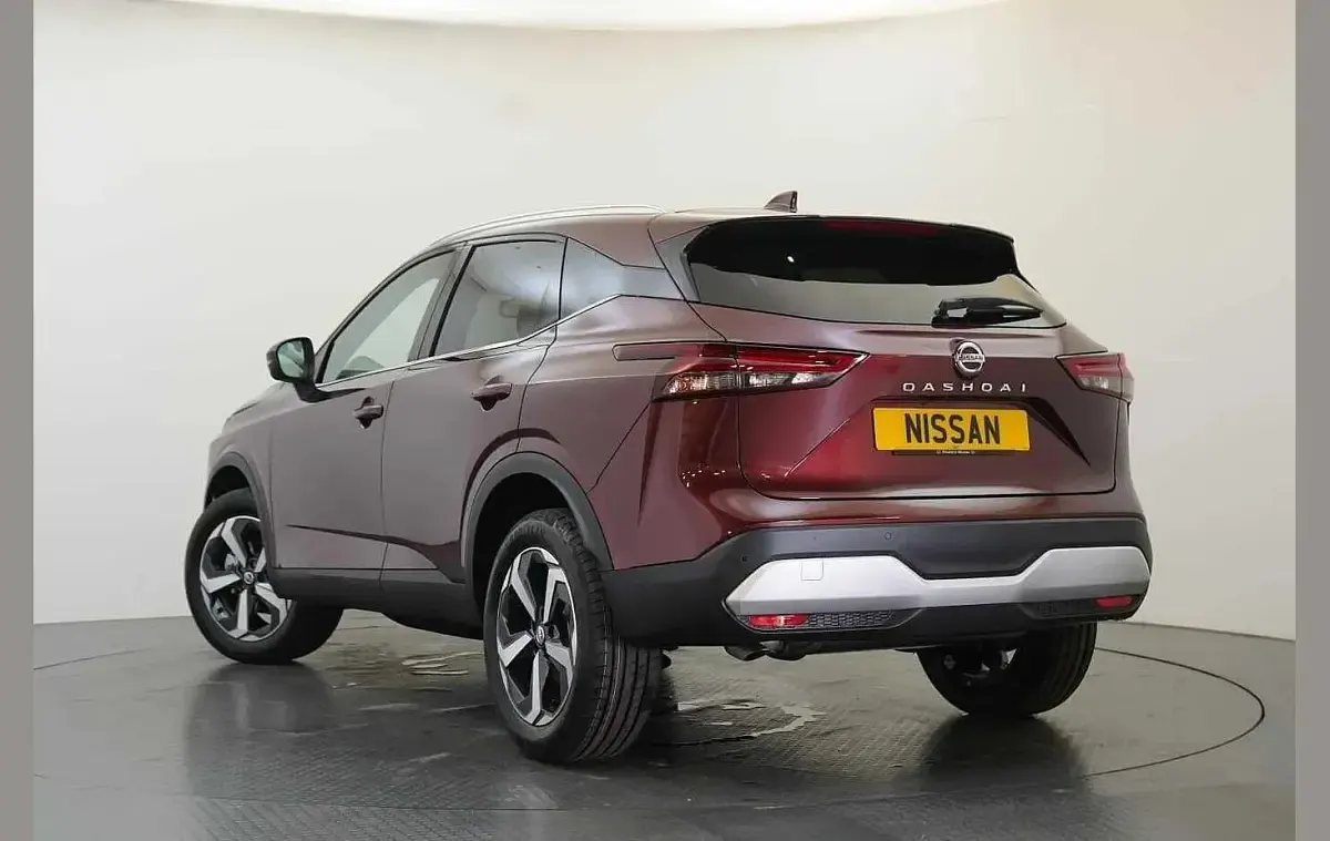 Used Nissan Qashqai N-Connecta 155 HP (114 kW) 2022 Red SUV