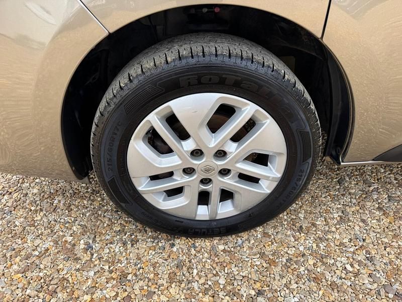 Used Renault Trafic 2015 Beige MPV