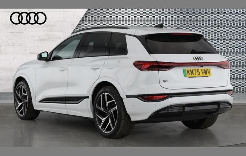 Ny Audi Q6 e-tron Performance 225 kW (306 HK) 2025 Vit SUV