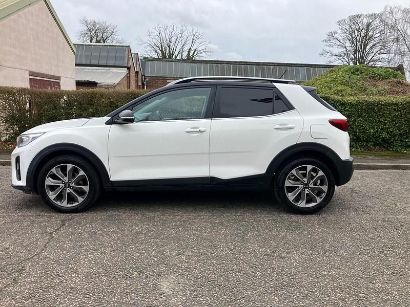 Used Kia Stonic First Edition 108 HP (79 kW) 2017 White SUV