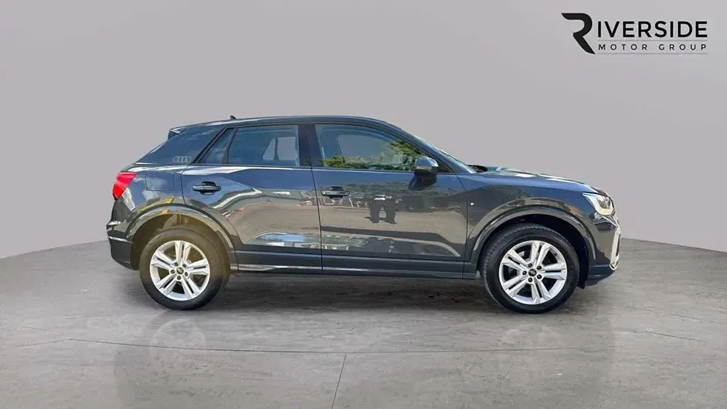 Usado Audi Q2 Sport 150 CV (110 kW) 2022 Gris SUV