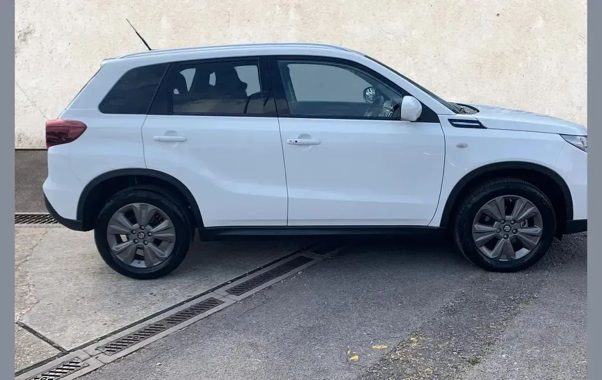 Usado Suzuki Vitara SZ-T 116 CV (85 kW) 2024 Blanco SUV