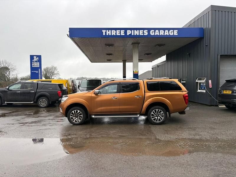 Used Nissan Navara Tekna 2017 Yellow Pickup