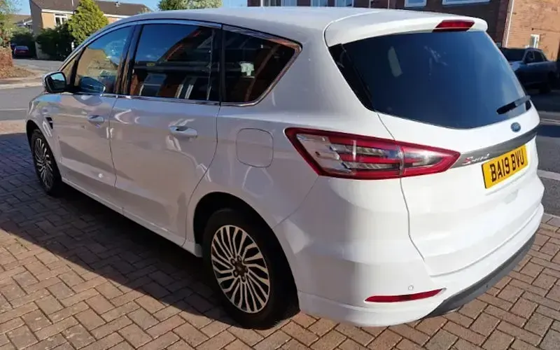 Usado Ford S-MAX Titanium 165 CV (121 kW) 2019 Monovolumen