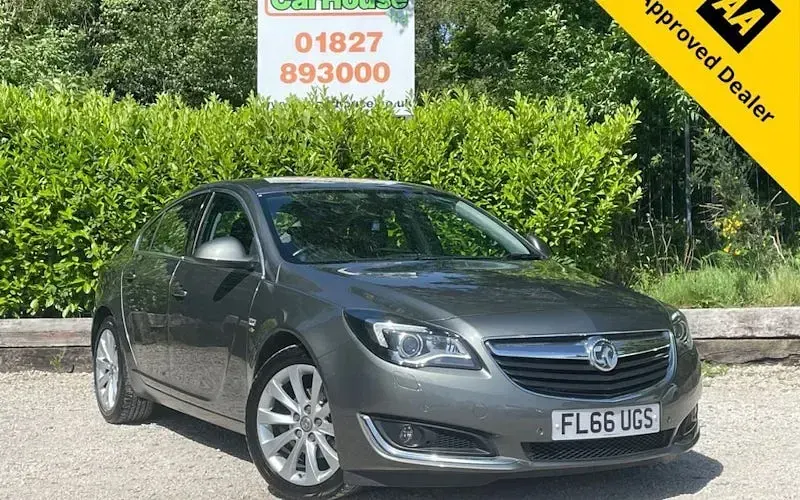 Begagnad Vauxhall Insignia Elite 170 HK (125 kW) 2016 Halvkombi