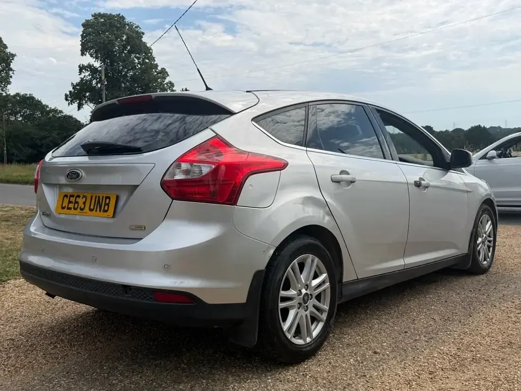 Used Ford Focus Titanium 125 HP (91 kW) 2013 Silver Hatchback