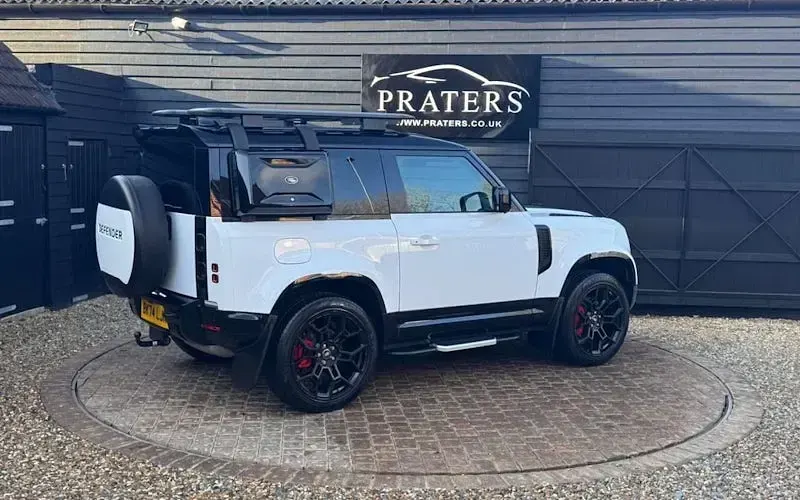 Used Land Rover Defender HSE Dynamic 249 HP (183 kW) 2025 SUV