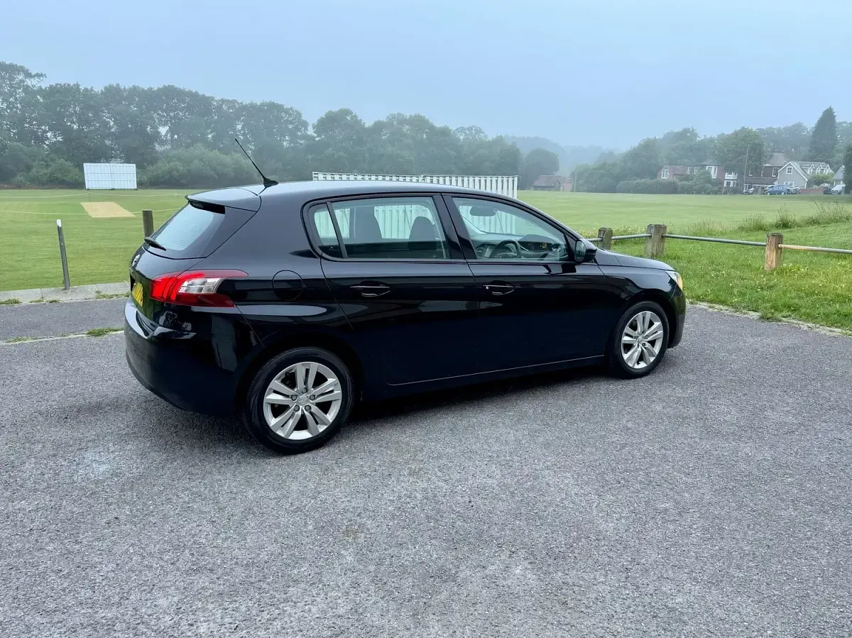 Used Peugeot 308 Active 120 HP (88 kW) 2017 Black Hatchback