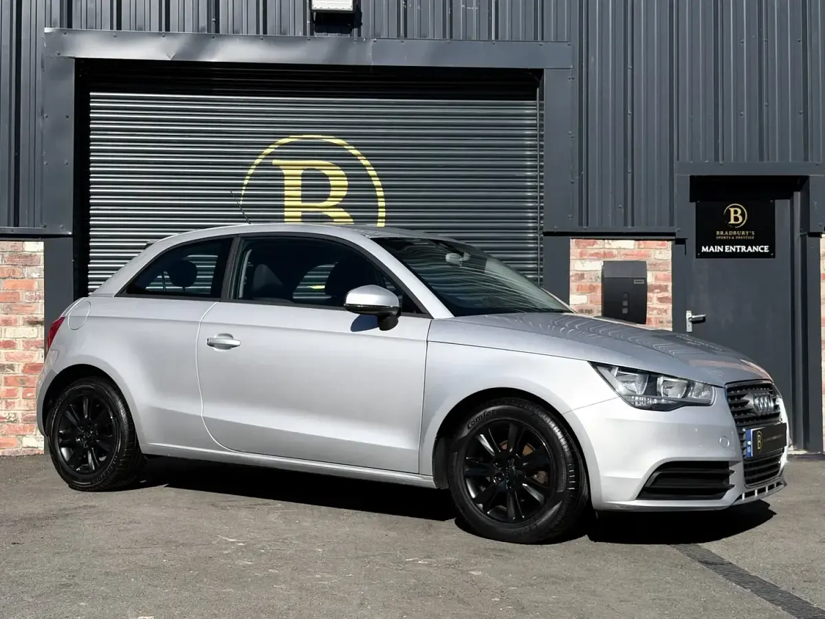 Used Audi A1 Prestige 86 HP (63 kW) 2011 Silver Hatchback