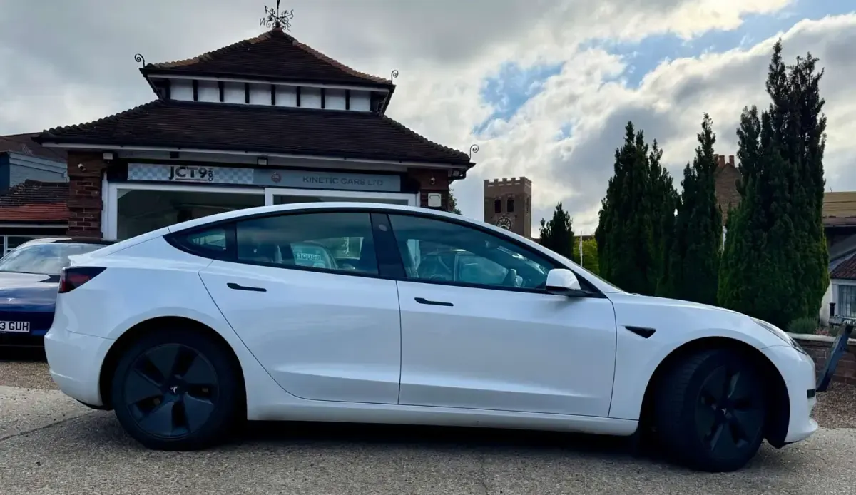 Usado Tesla Model 3 Standard Range 366 kW (498 HP) 2022 Branco Sedan