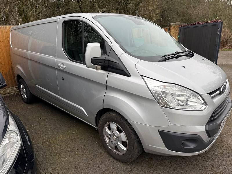 Usado Ford Transit Custom Limited 130 HP (95 kW) 2017 Prateado Van