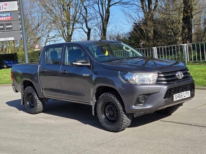 Used Toyota HiLux Active 150 HP (110 kW) 2016 Grey Pickup