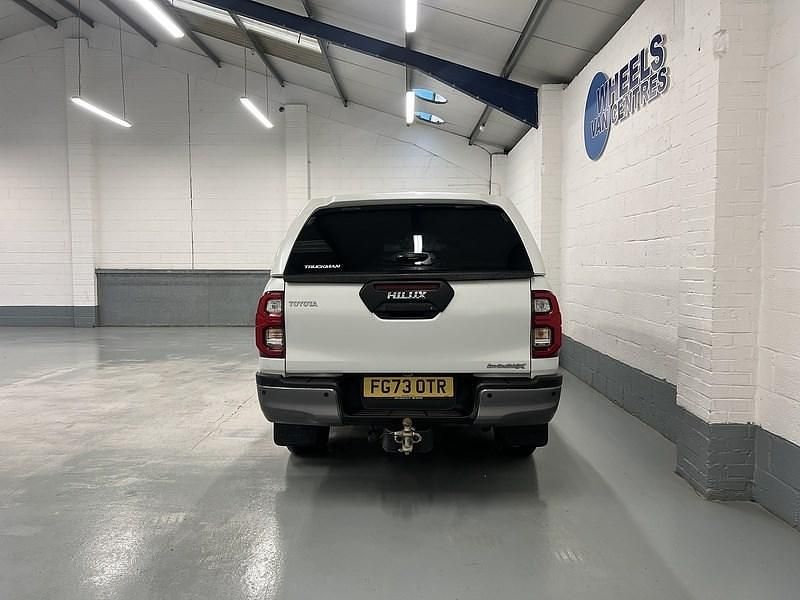 Used Toyota HiLux 204 HP (150 kW) 2023 White Pickup