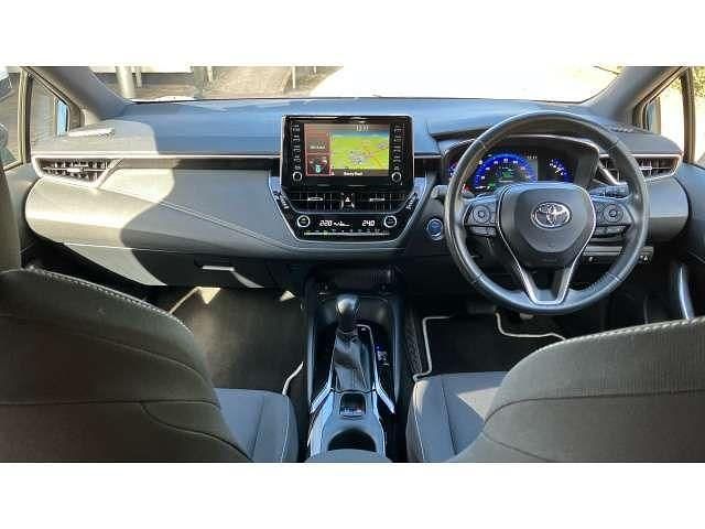 Used Toyota Corolla Design 184 HP (135 kW) 2020 Blue Hatchback