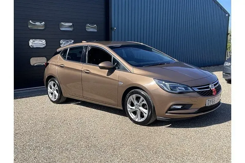 Used Vauxhall Astra SRi 136 HP (100 kW) 2016 Bronze Hatchback