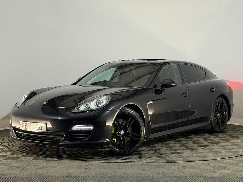 Used Porsche Panamera 250 HP (183 kW) 2011 Black Hatchback